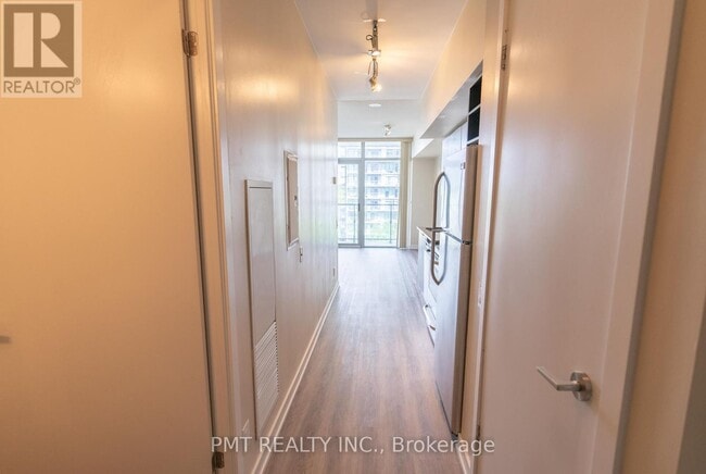 Building Photo - 105 The Queensway