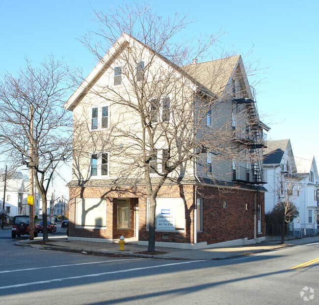 Building Photo - 11 Pine St