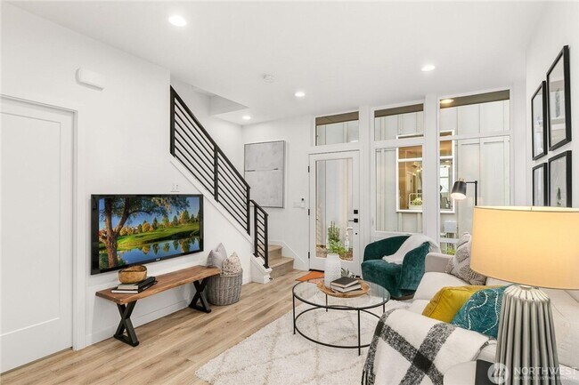 Foto del edificio - 2404D Dexter Ave N