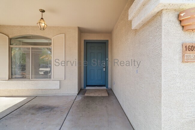 Foto del edificio - 16090 W Larkspur Dr