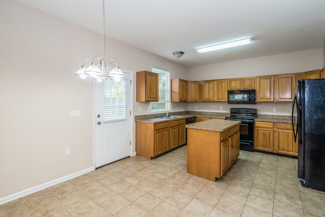 Building Photo - 1611 Northglen Cir