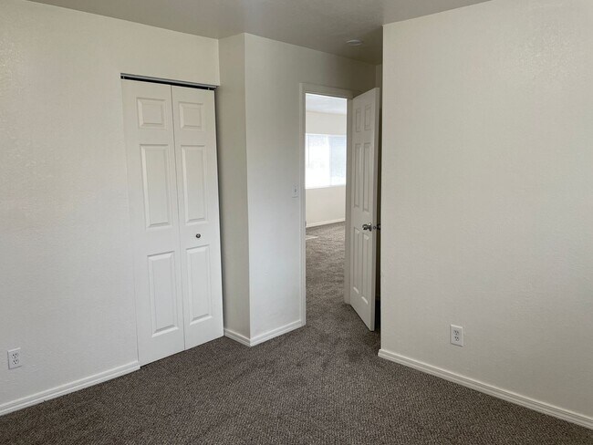 Building Photo - Duplex For Rent PENDING APPLICATIONS!!