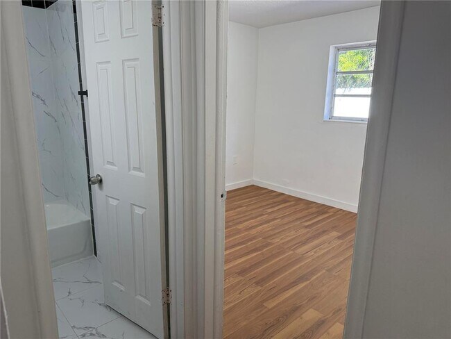 Foto del edificio - 6301 Moseley St