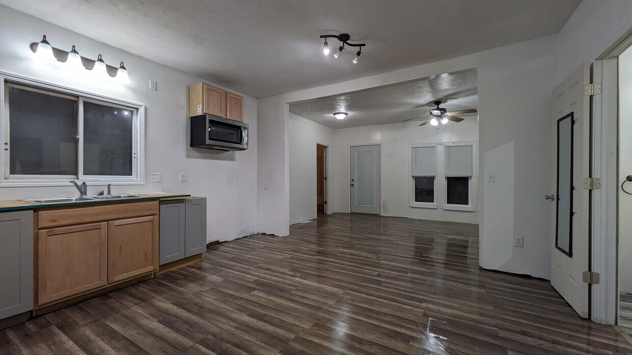 Primary Photo - 205 N 8th St