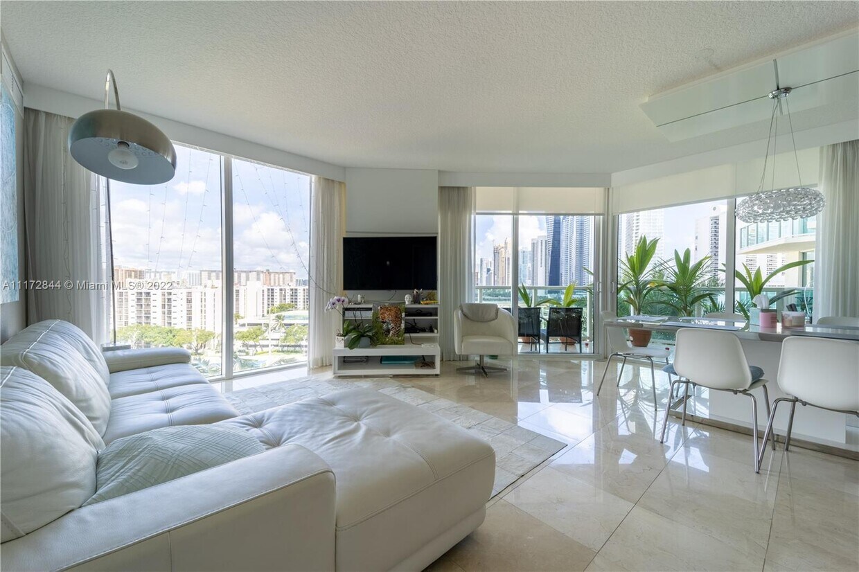 Primary Photo - 150 Sunny Isles Blvd