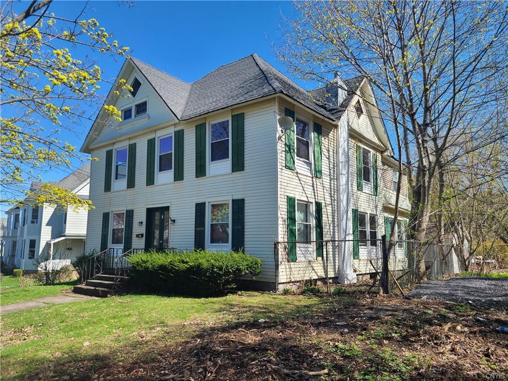 8 Washington St, Auburn, NY 13021 Room for Rent in Auburn, NY