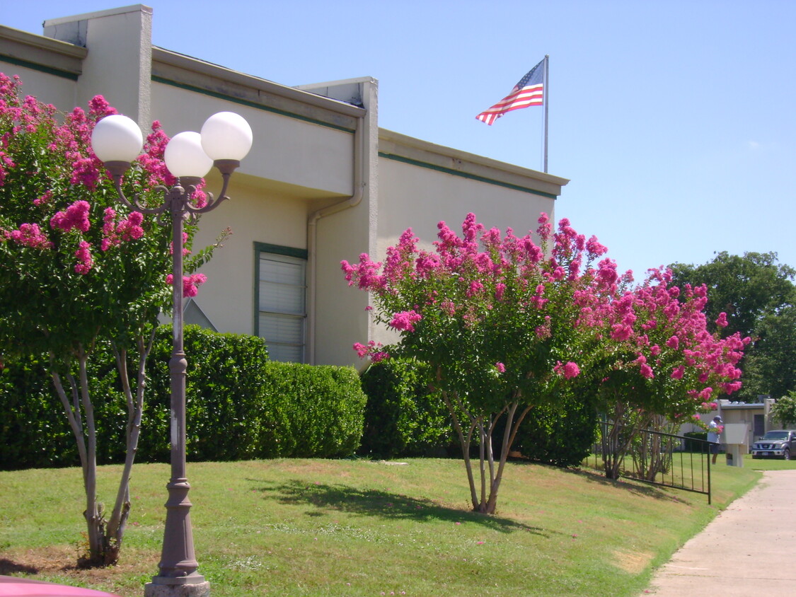 Primary Photo - 5901 Calloway Dr S