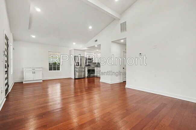 Foto del edificio - 2822 Waters Rd SW