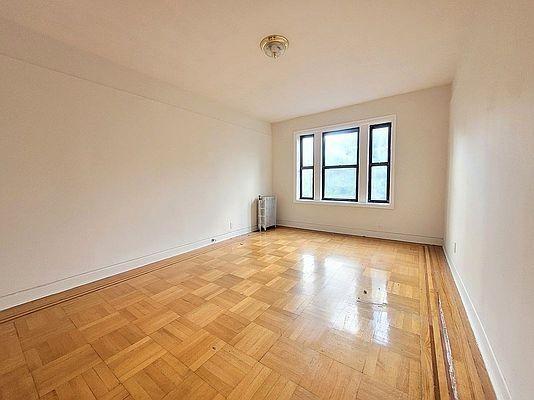 Foto principal - 1 bedroom in Bronx NY 10463