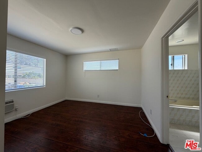 Foto del edificio - 2240 Crenshaw Blvd