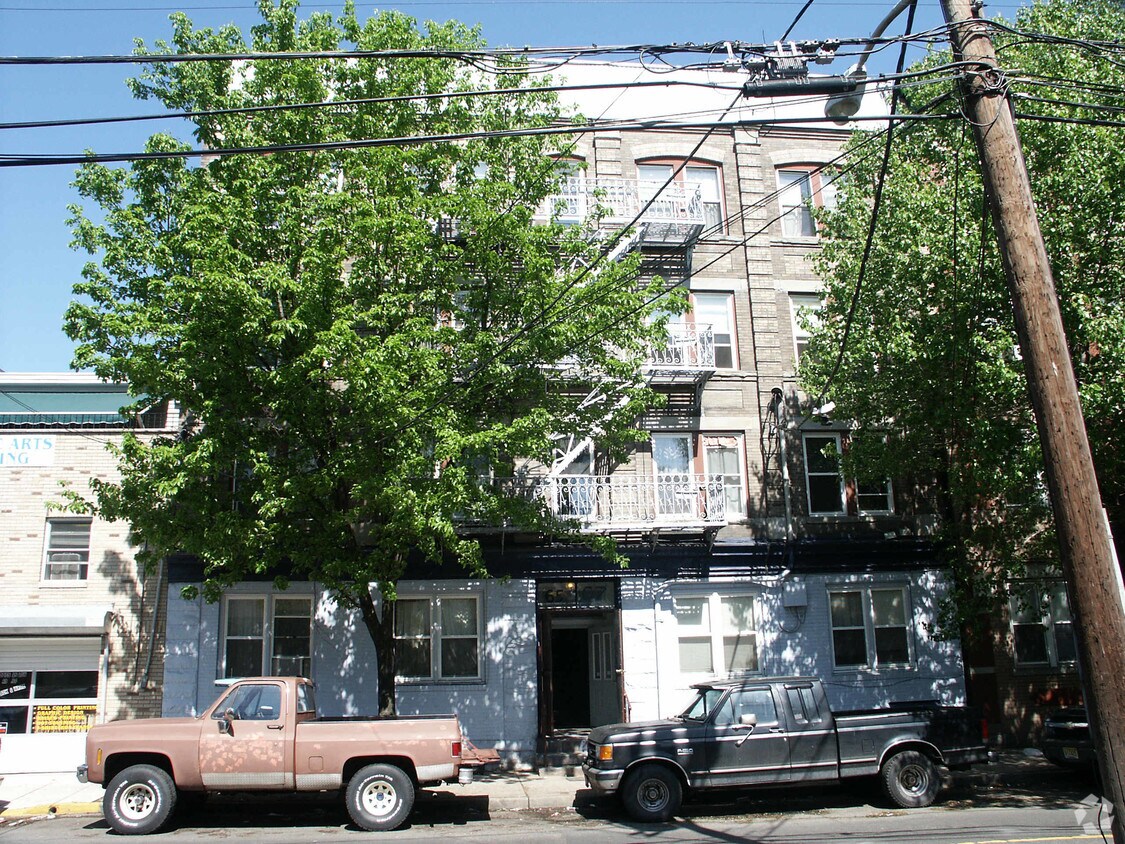Building Photo - 65 Jackson St
