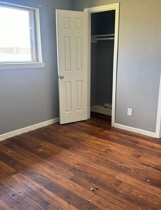 Foto principal - 526 Wilkes St