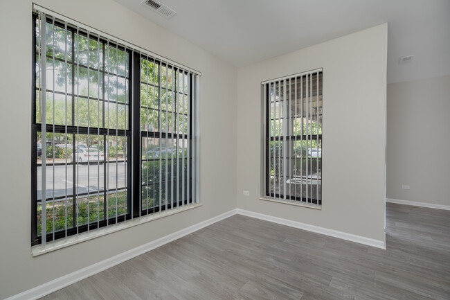 Dining Room - Clover Ridge East Apartments