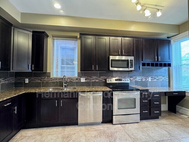 Building Photo - 2933 Victor St