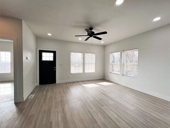 Foto del edificio - LOCATED IN HISTORIC PARKRIDGE!!