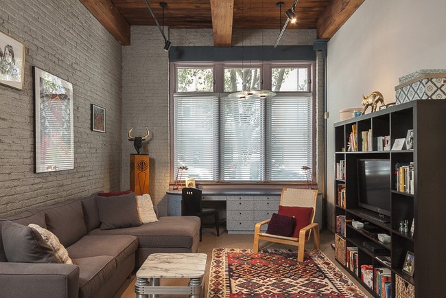 sitting area - 704 S 6th St