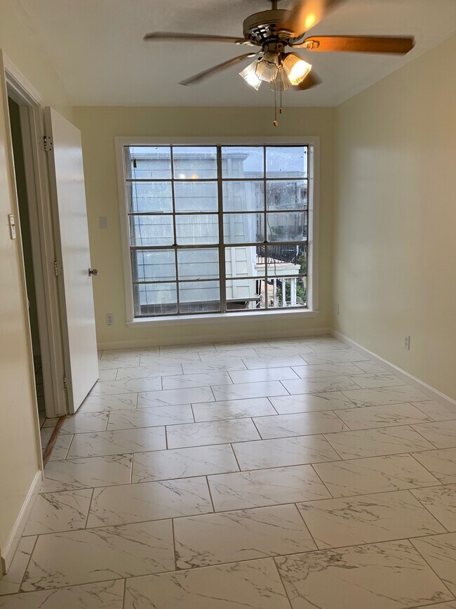 Foto del edificio - 8200 Broadway St