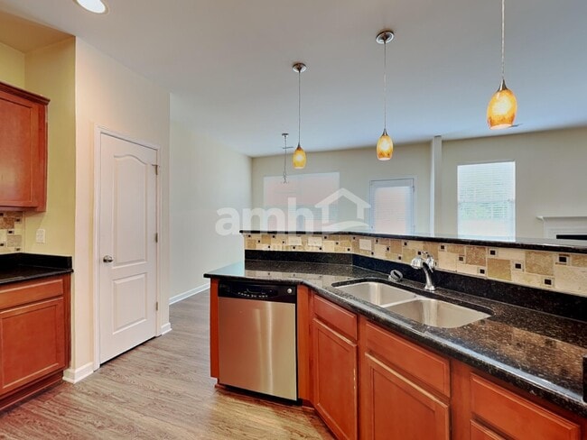 Building Photo - 1324 Lombar St
