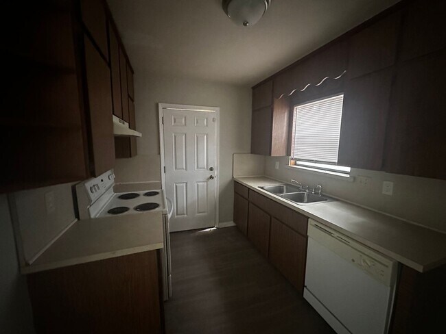 Foto del edificio - 2359 Claremont Ln