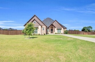 Building Photo - 1111 Hayfield Dr