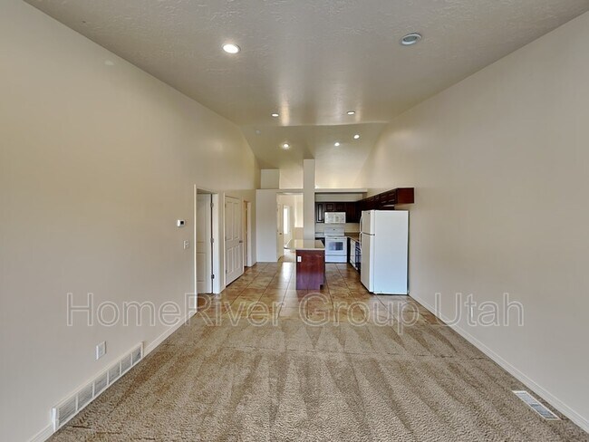 Building Photo - 325 Pages Pl Dr