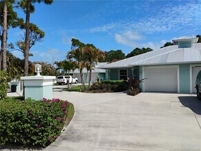 Building Photo - 6655 SE Morningside Dr