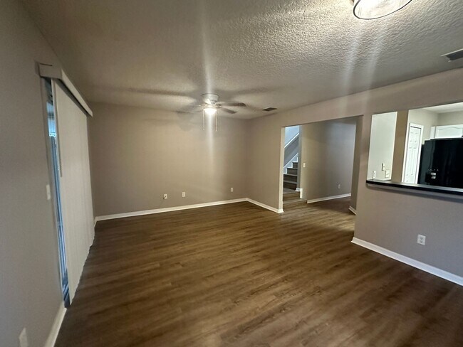 Building Photo - Winter Garden 3/2 Townhome Available NOW!