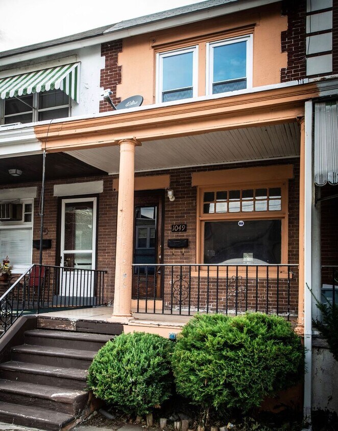 Foto principal - 1049 W Allen St