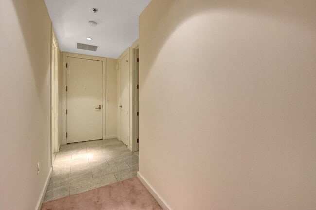 Building Photo - 4471 Dean Martin Dr