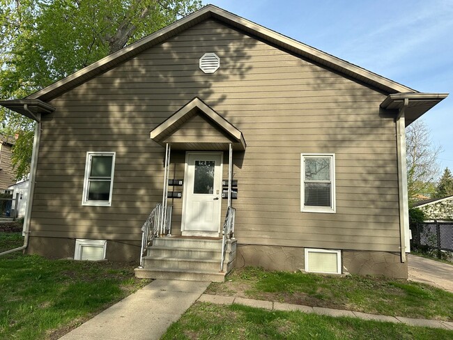 Building Photo - 917 Plex
