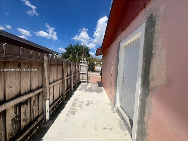 Foto del edificio - 11012 SW 162nd Terrace