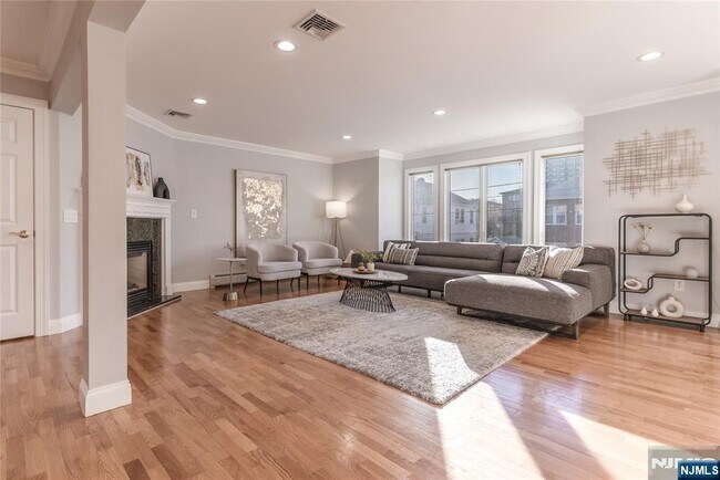 Foto del edificio - 1570 Ann St