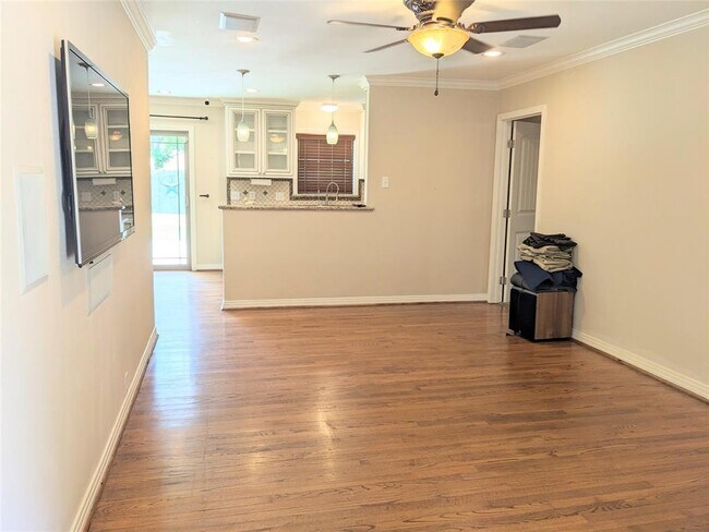 Foto del edificio - 1023 W 31st St