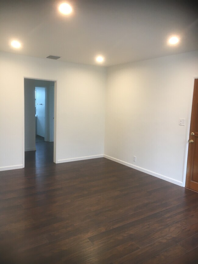 Building Photo - 5317 Cochin Ave
