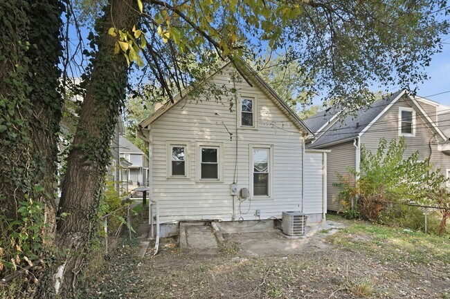 Foto del edificio - 3-Bed, 2-Bath Home with Large Kitchen & De...