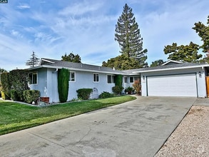 Building Photo - 3985 Royal Arch Dr