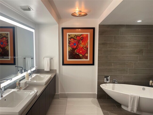 Foto del edificio - 330 Sunny Isles Blvd