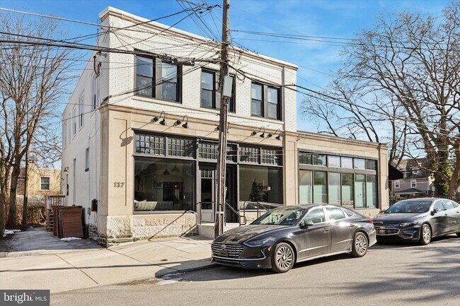 Foto del edificio - 137 E Spring Ave