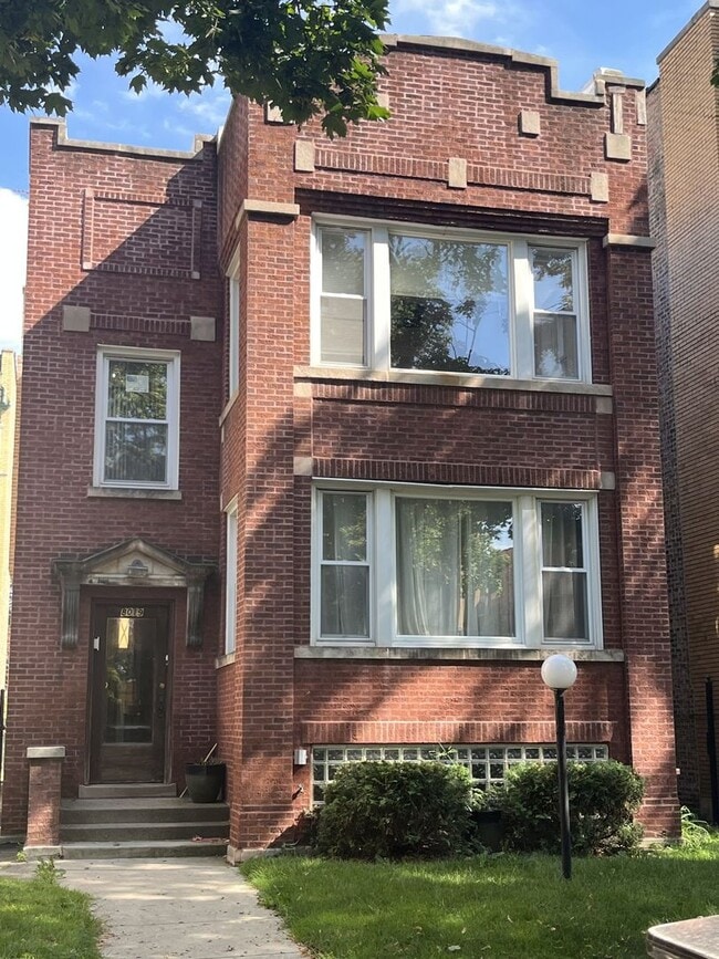 Building Photo - 8019 S Vernon Ave
