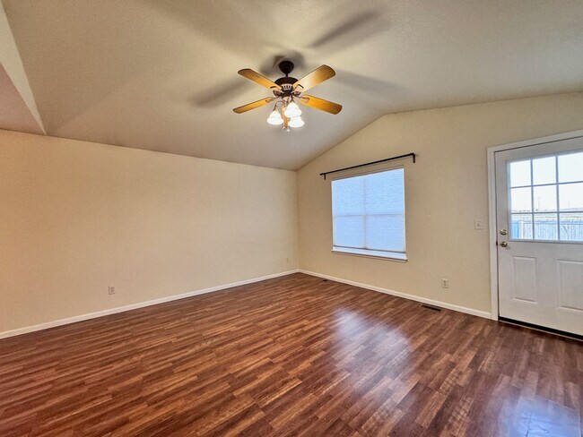 Building Photo - Great Home with Large Back Yard