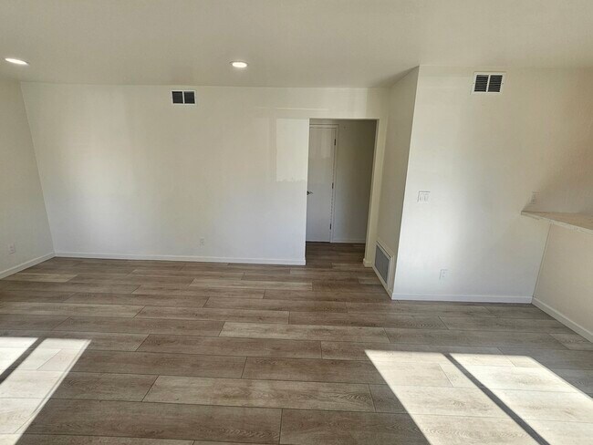 Sala de estar - 4380 Diamond St