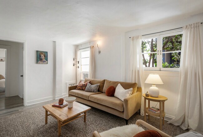 Foto del edificio - 1159 N Fuller Ave