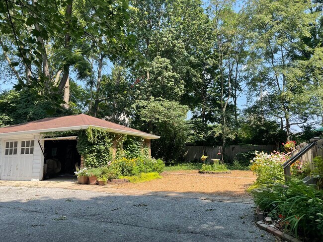 3-car garage & backyard - 4818 N Pennsylvania St