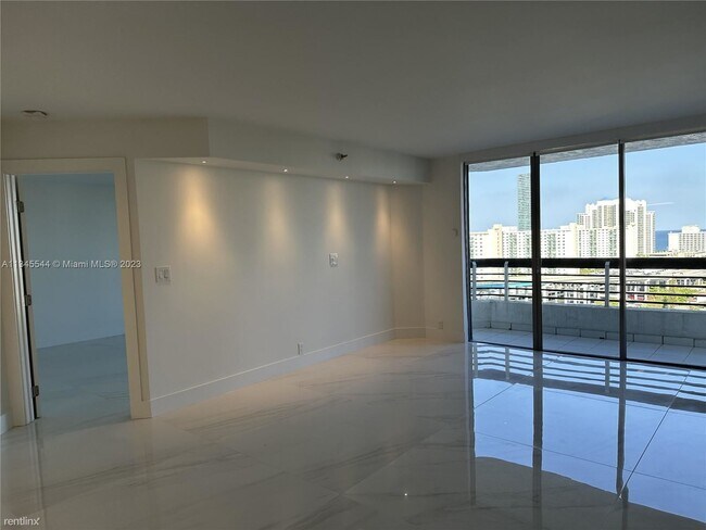 Foto del edificio - 2 br, 2.5 bath Condo - 19101 Mystic Pointe...
