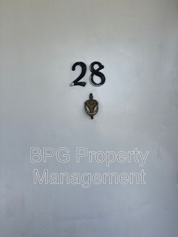 Building Photo - 123 Circle Dr