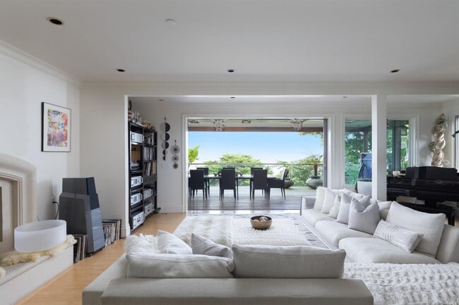 Building Photo - 7 Miller Ave