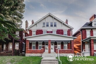 Building Photo - 2178 Summit St