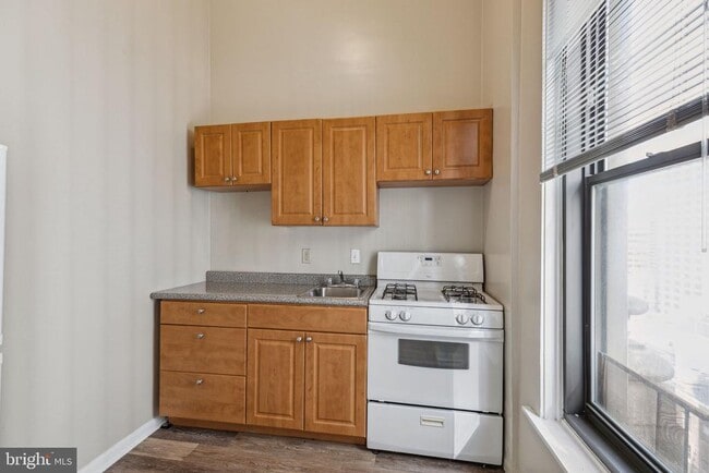 Building Photo - 135 S 19th St