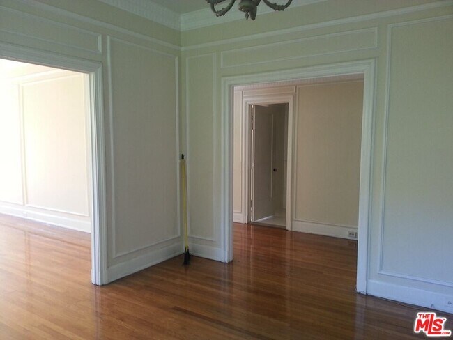 Foto del edificio - 3278 Wilshire Blvd