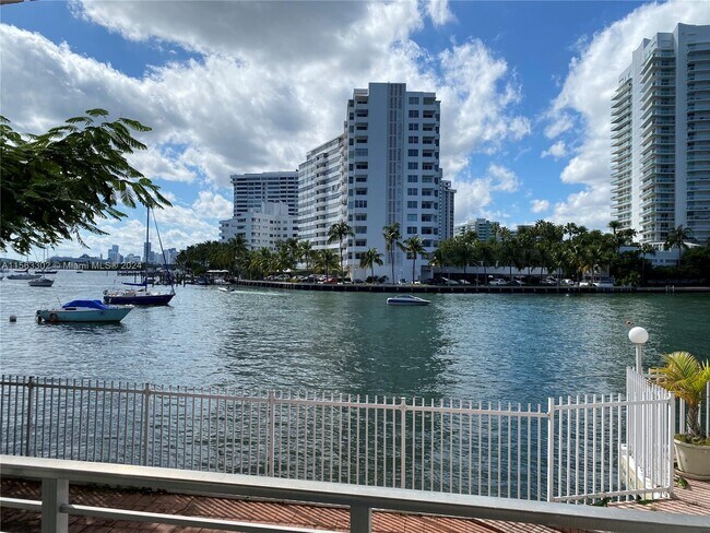 Foto del edificio - 1441 Lincoln Rd